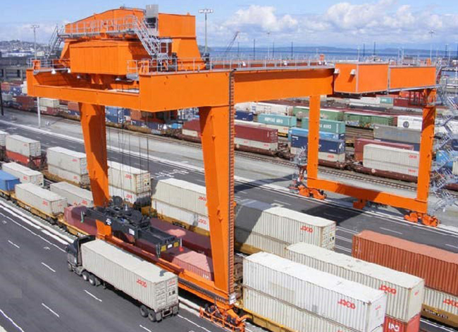 Rail-mounted container gantry cranes